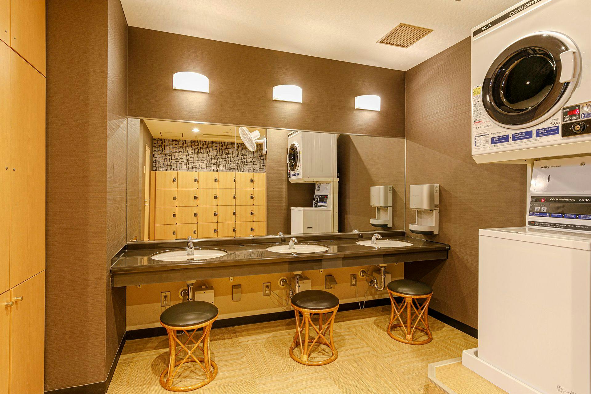 アパホテル〈名古屋丸の内駅前〉