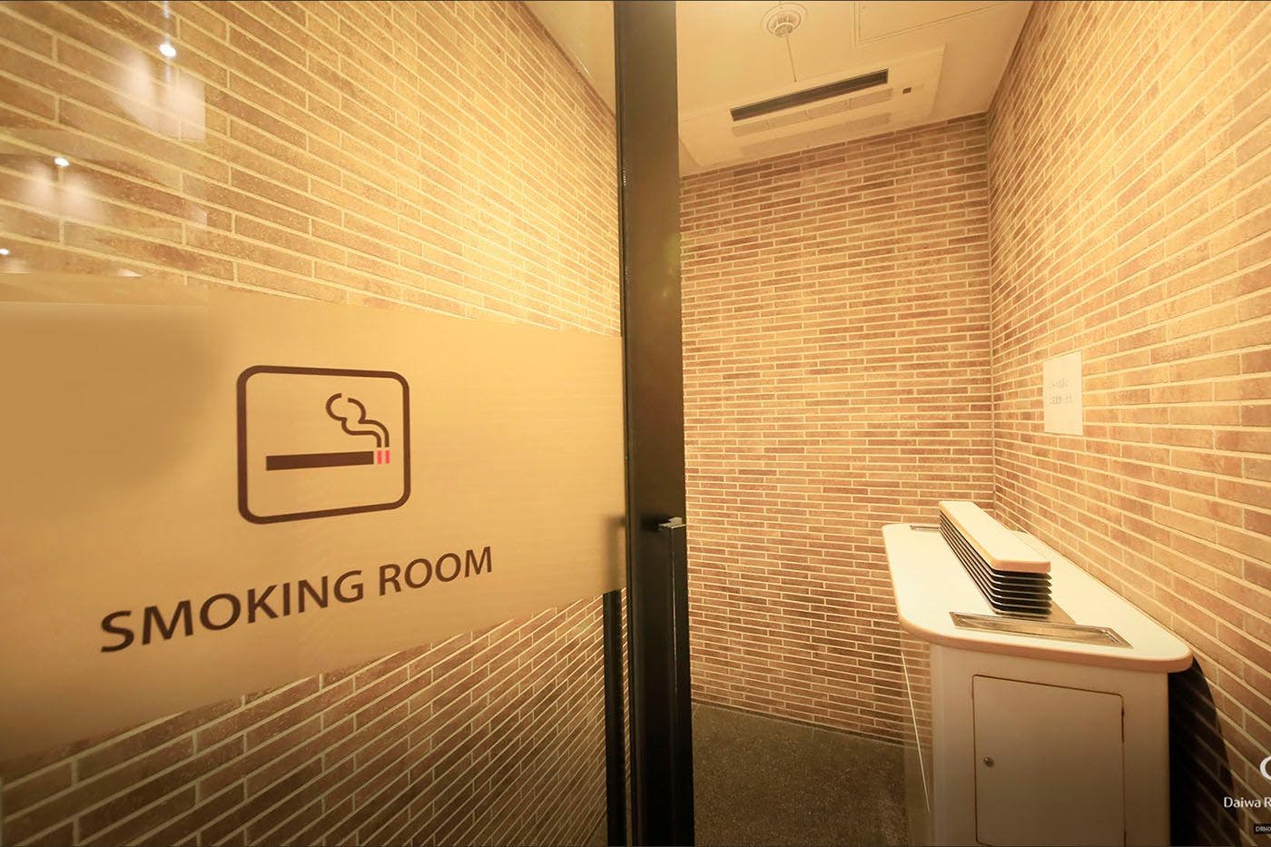 喫煙ブース（1階）