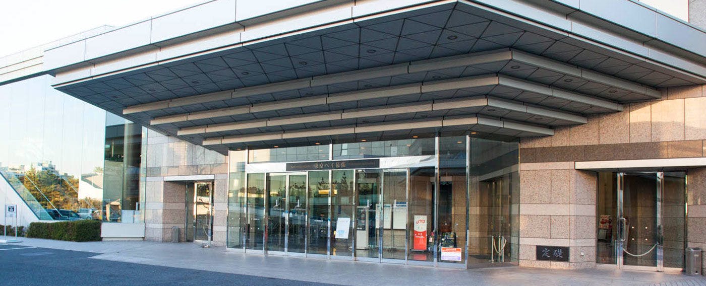 Tampilan Eksterior Central Tower