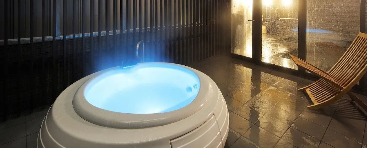 บ่อน้ำร้อนกลางแจ้ง (สำหรับผู้หญิง)