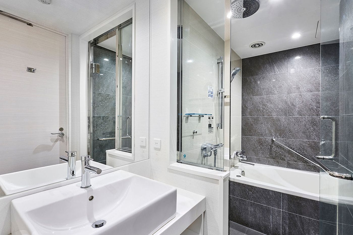 Separuh berasingan (satu contoh)