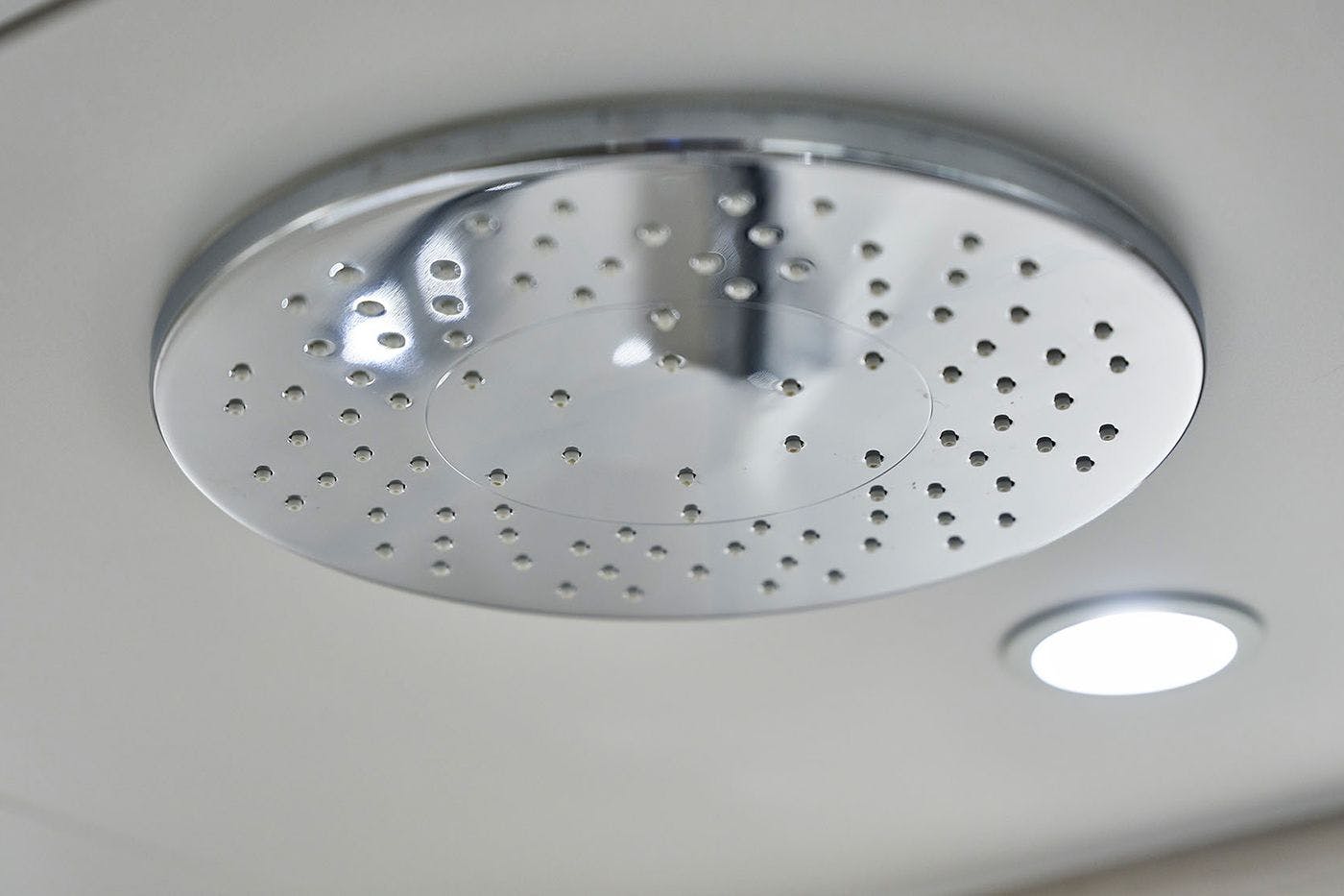 Pancuran atas kepala