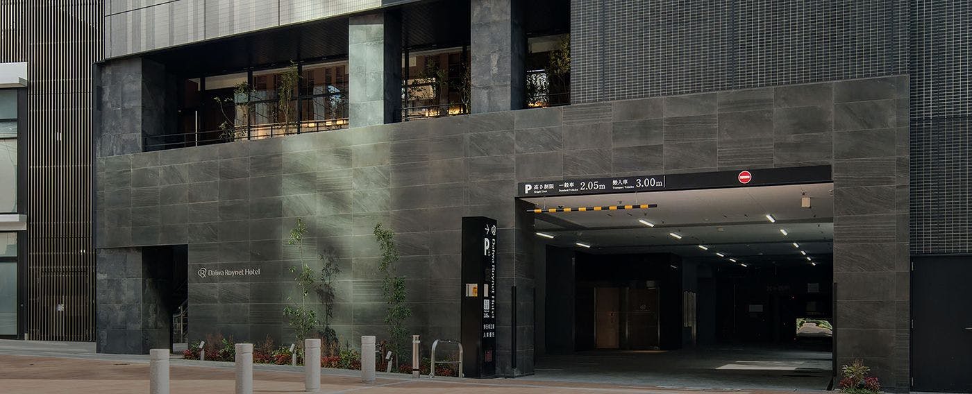 Tempat letak kereta bertingkat di dalam kawasan