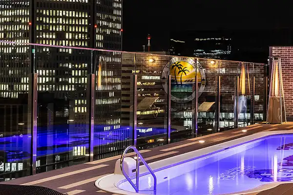 สระว่ายน้ำ