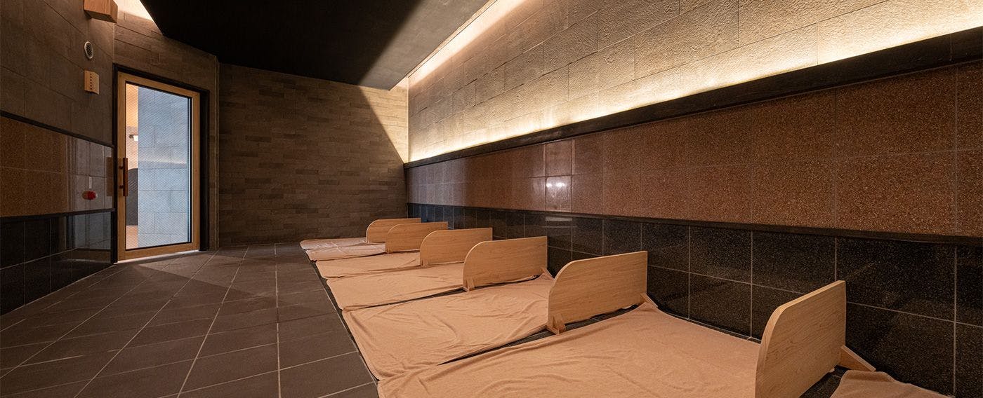 Women-only mist sauna