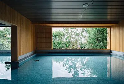 Large public bath with a semi-open-air bath