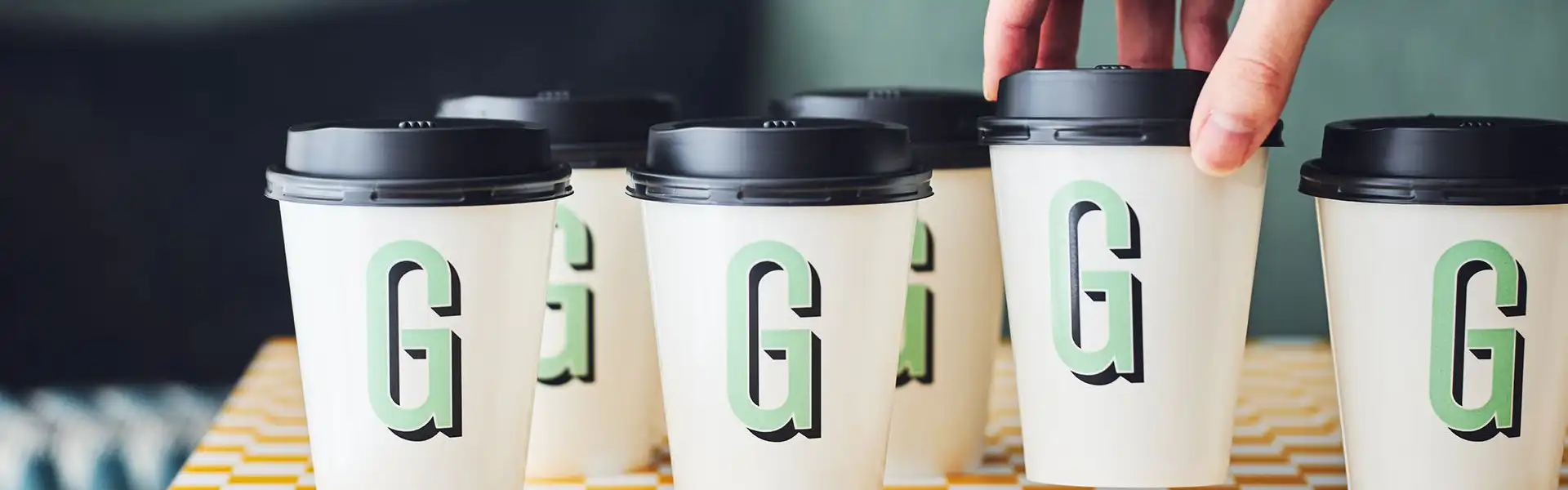 コーヒーカップとロゴ