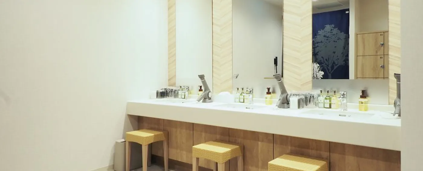 男性大浴場脱衣所