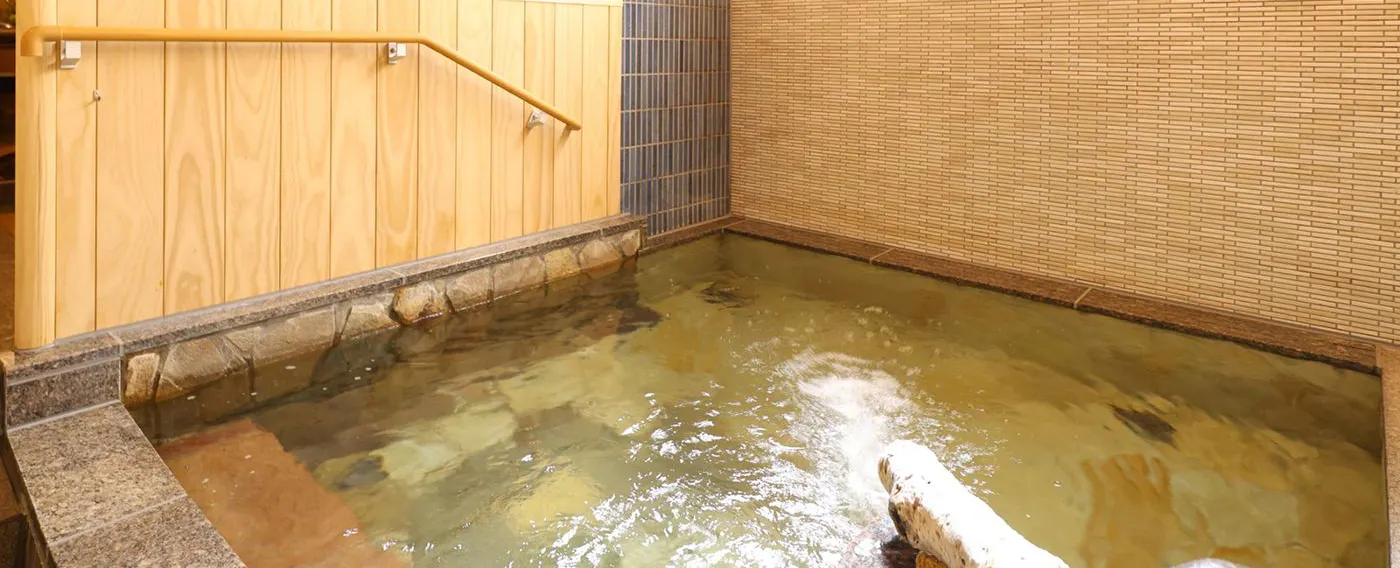 ห้องอาบน้ำรวมชาย (อ่างน้ำในร่ม)