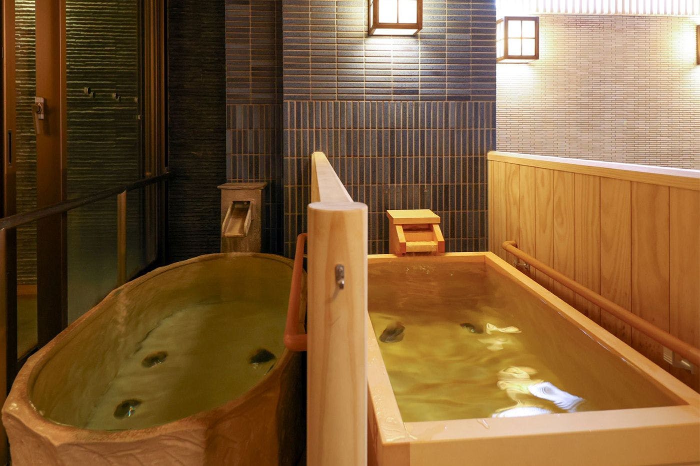 ห้องอาบน้ำรวมชาย (อ่างไม้ฮิโนกิ・อ่างทรงโอ่ง)