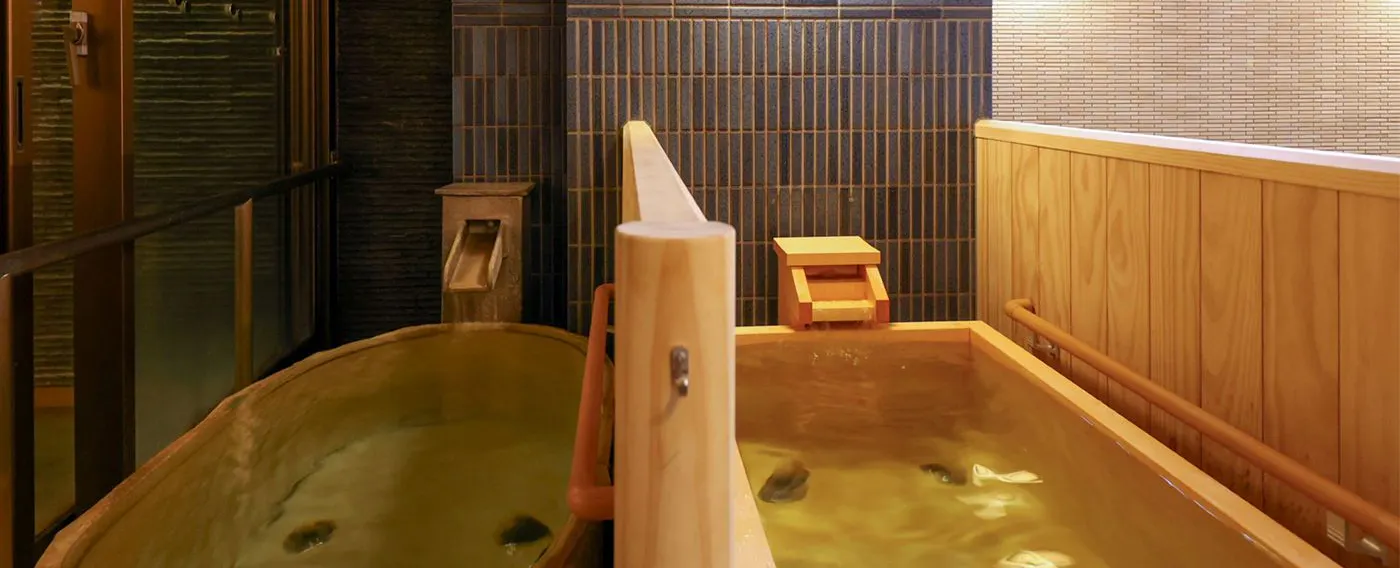 ห้องอาบน้ำรวมชาย (อ่างไม้ฮิโนกิ・อ่างทรงโอ่ง)