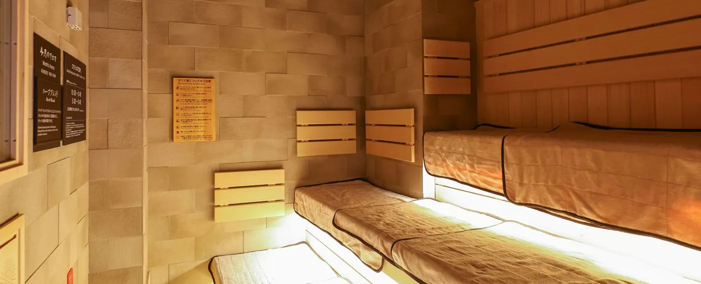 ห้องอาบน้ำรวมชาย (ซาวน่า Auto Löyly)