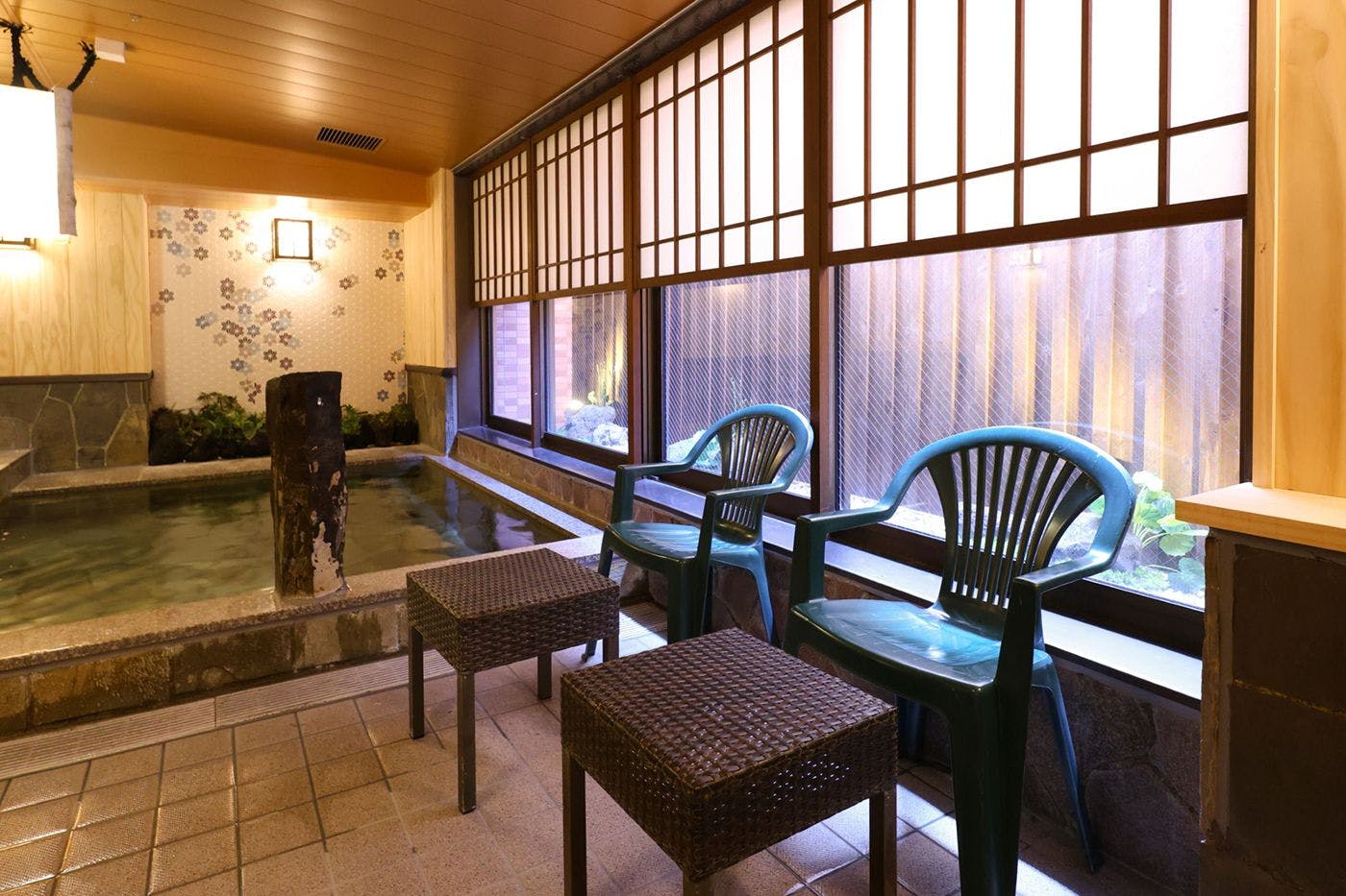 ห้องอาบน้ำรวมสำหรับผู้หญิง (อ่างน้ำในร่ม)