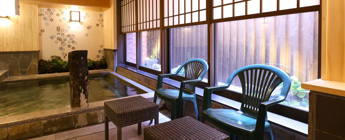 ห้องอาบน้ำรวมสำหรับผู้หญิง (อ่างน้ำในร่ม)