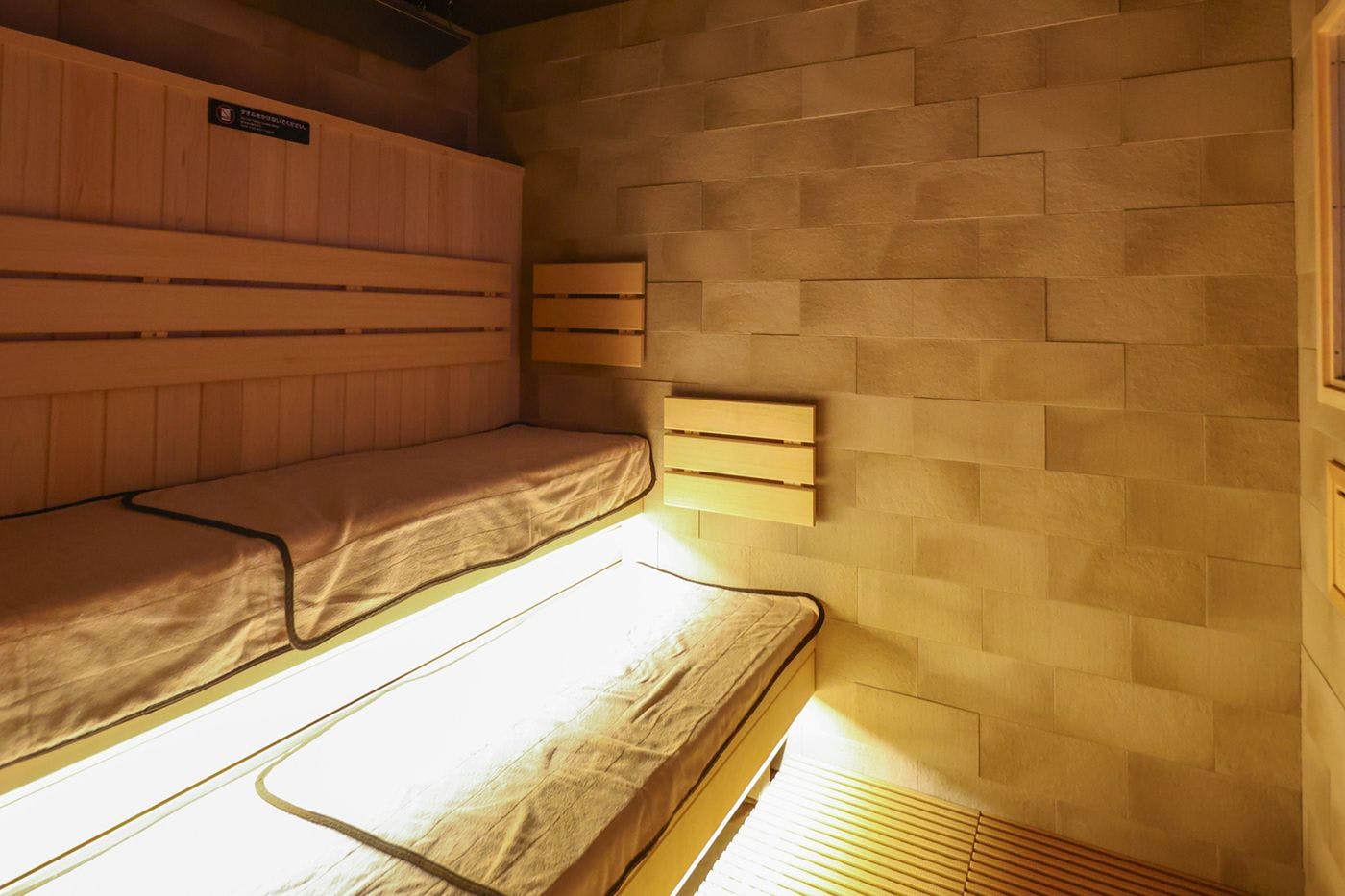 ห้องอาบน้ำรวมสำหรับผู้หญิง (ซาวน่า Auto Löyly)