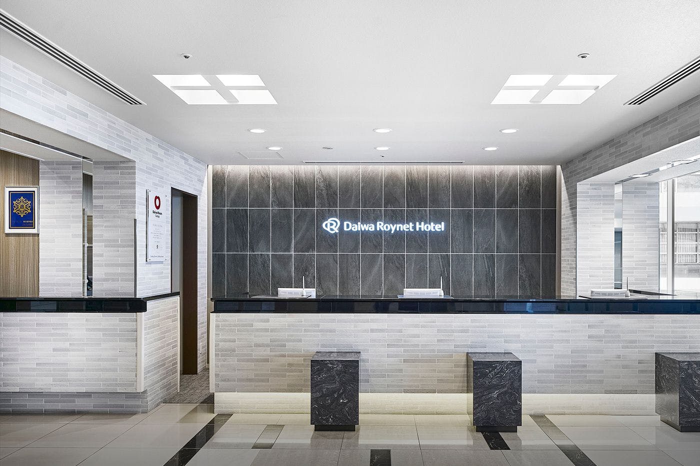  フロント（2階）