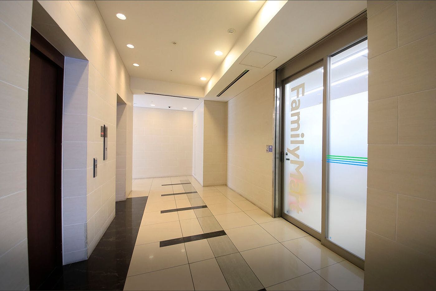  コンビニエンスストア（1階）