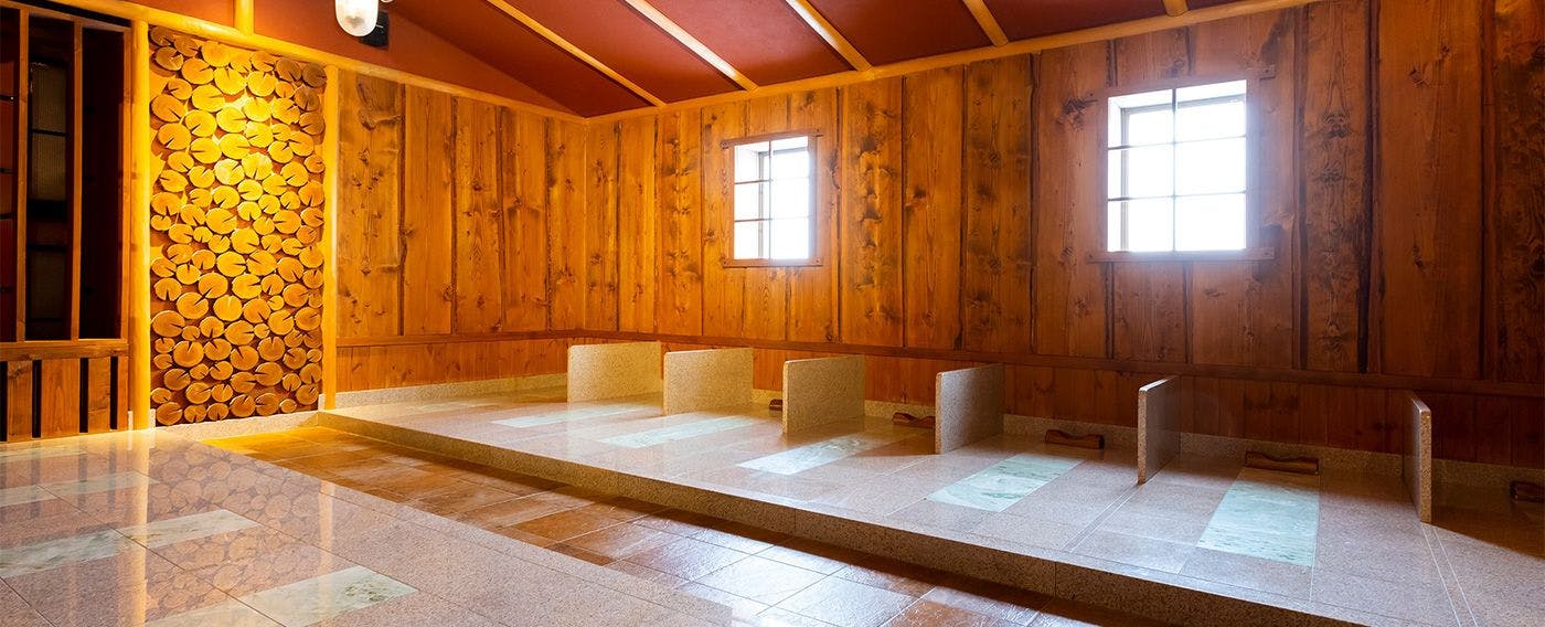 ออนเซ็นหินร้อน