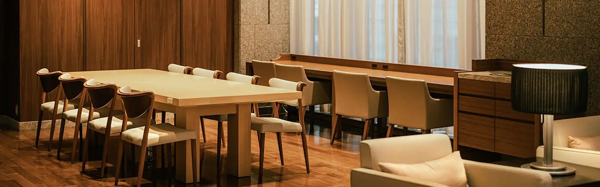 ビジネスラウンジ