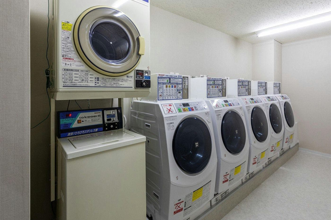 เครื่องซักผ้าหยอดเหรียญ [ 2F ]