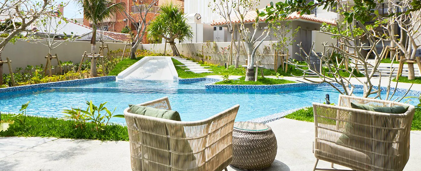 สระว่ายน้ำกลางแจ้ง