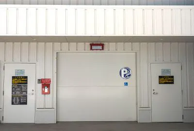 屋内機械式駐車場（有料）