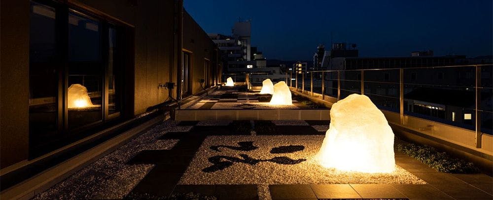 ホテル屋上の庭