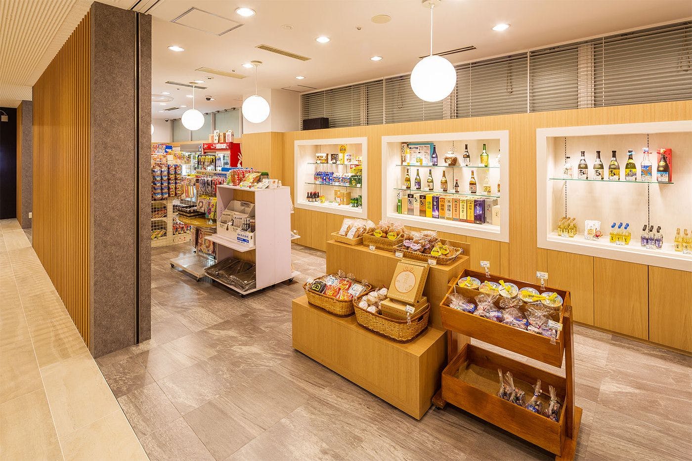 The ART SHOP 便利店区域