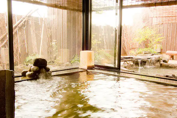 น้ำพุร้อนธรรมชาติ