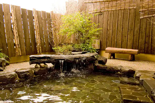 น้ำพุร้อนธรรมชาติ