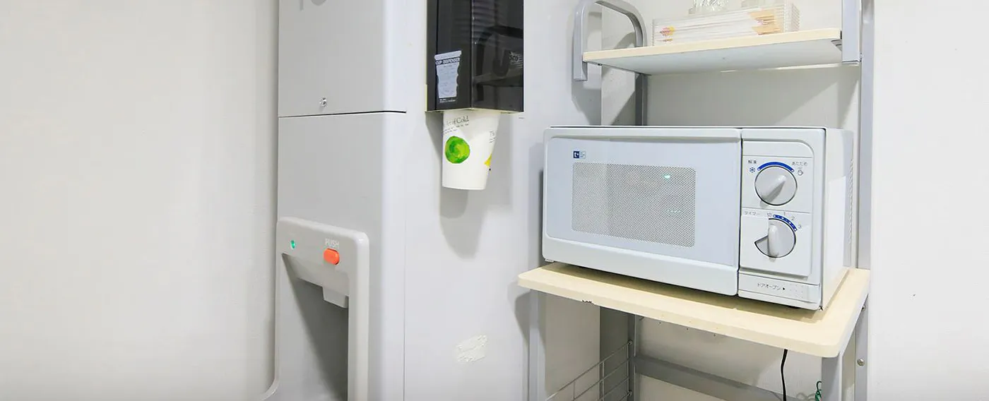 Mesin pembuat es, microwave, mesin penjual tiket VOD (lantai 10)