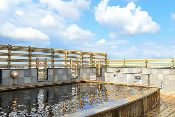 ออนเซ็นกลางแจ้ง