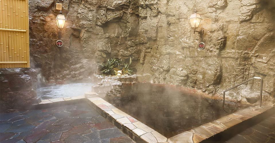 Kolam mandi air panas terbuka