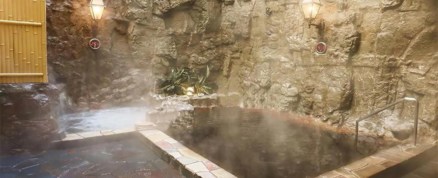 Kolam mandi air panas terbuka