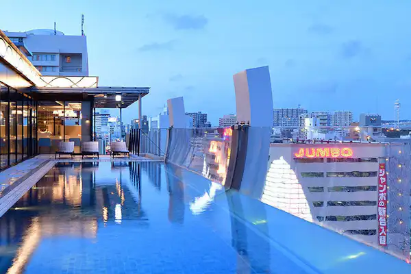 สระว่ายน้ำ