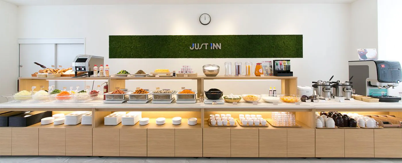 朝食ビュッフェ|大型のビュッフェ台を完備