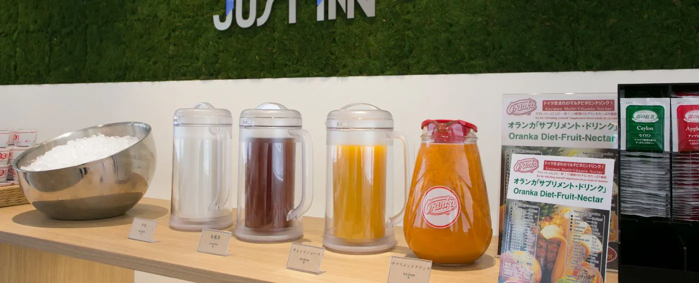 朝食ビュッフェ|大人気のサプリメントドリンク、ウーロン茶、牛乳など