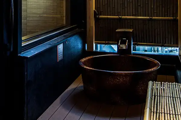 ห้องอาบน้ำสาธารณะ (ภายนอก)