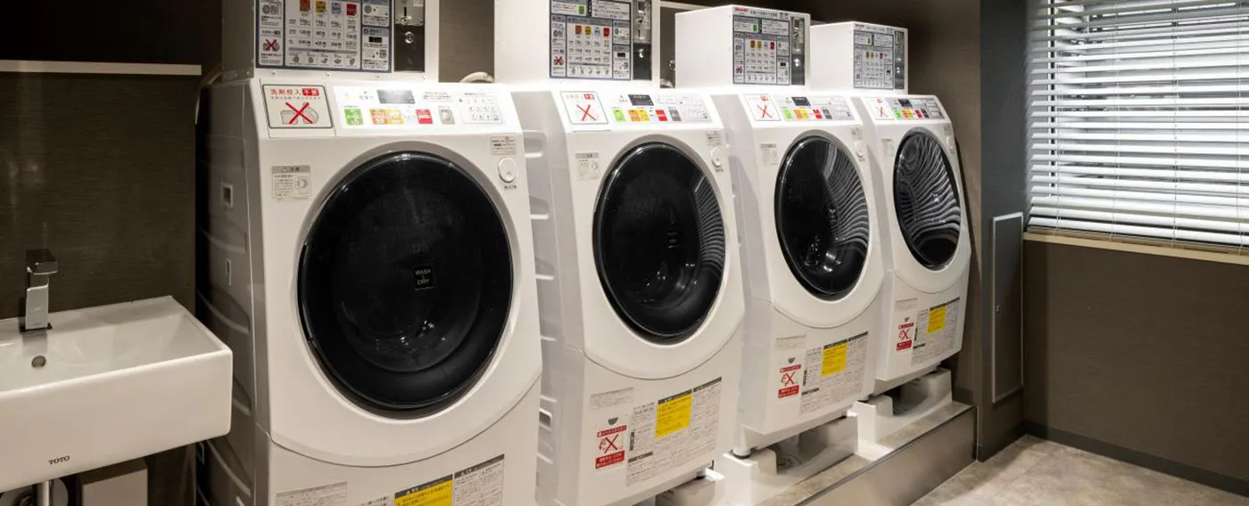 Lantai 12 (lantai kamar tamu) – Laundry koin