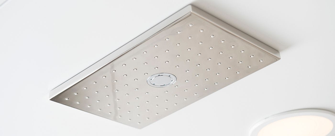 Kamar mandi dengan shower