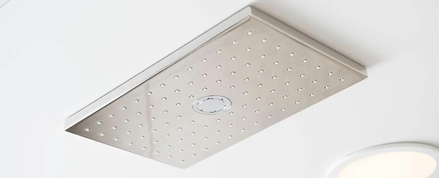 Kamar mandi dengan shower