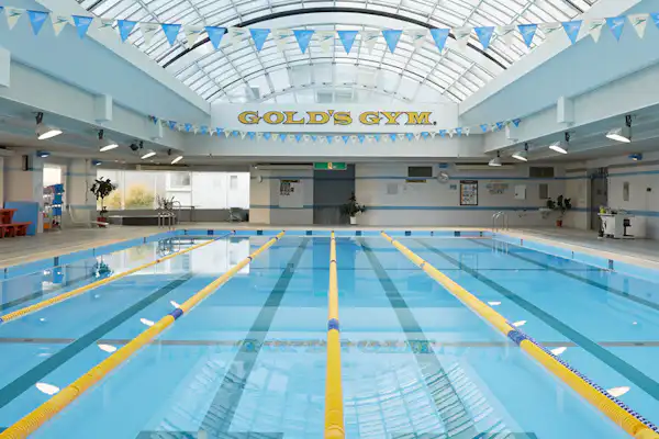 สระว่ายน้ำ