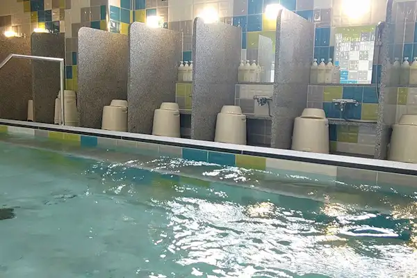 ห้องอาบน้ำรวมชาย