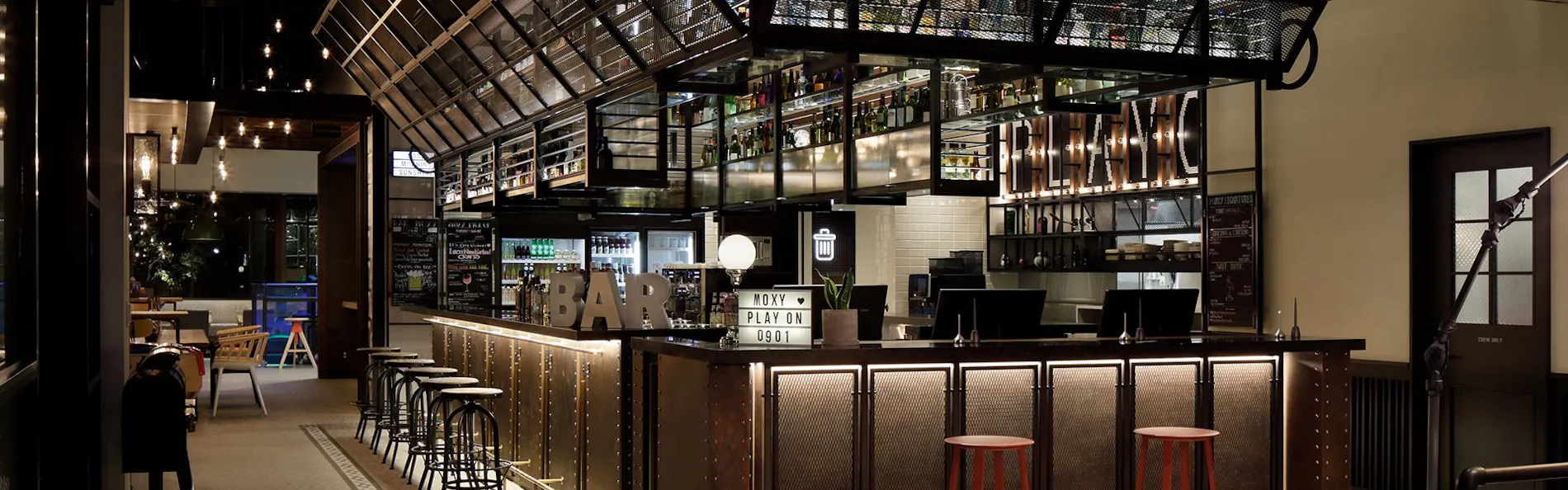 モクシー大阪梅田(マリオットグループ)