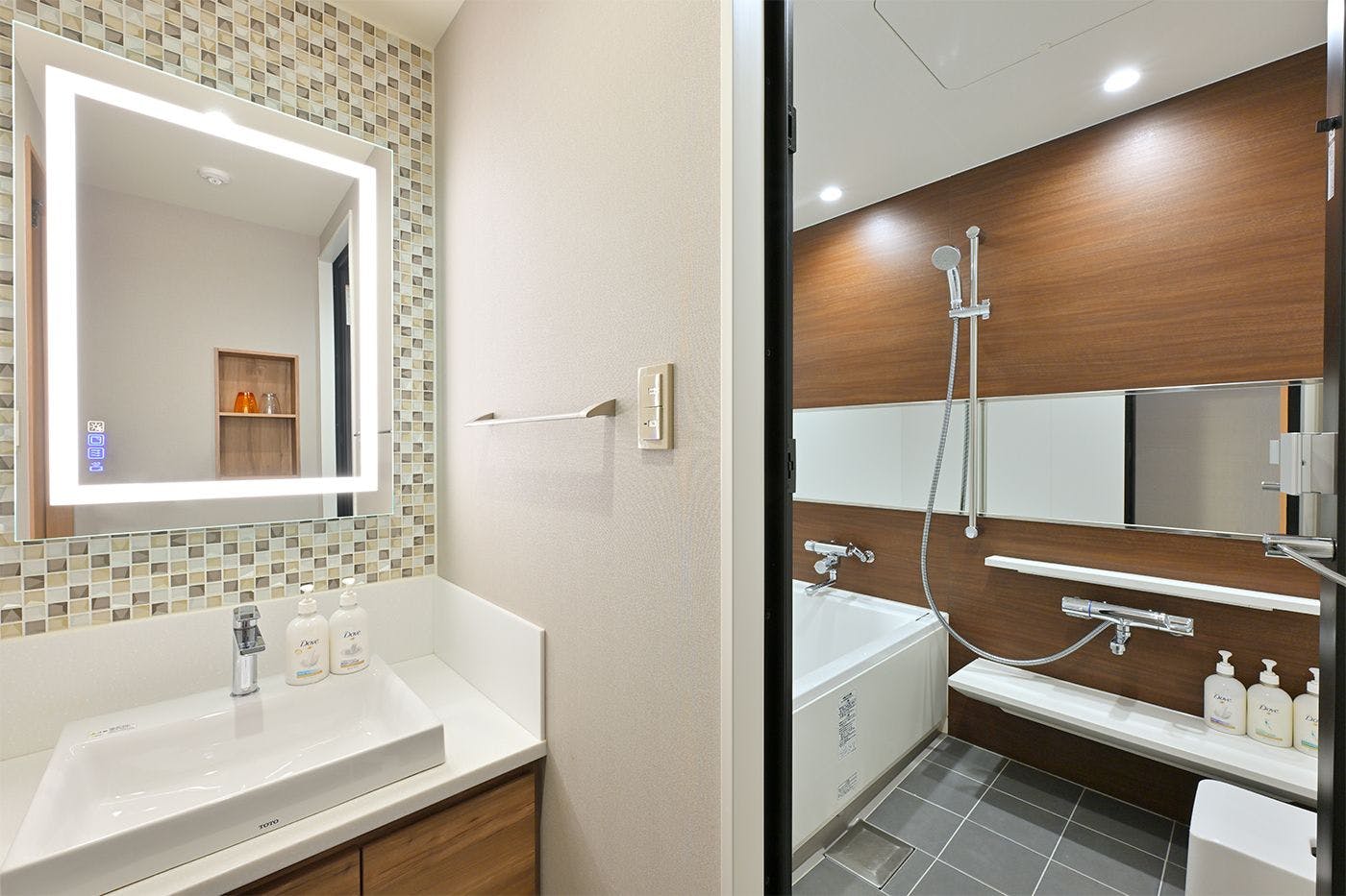 Holiday Inn and Suites Shin Osaka