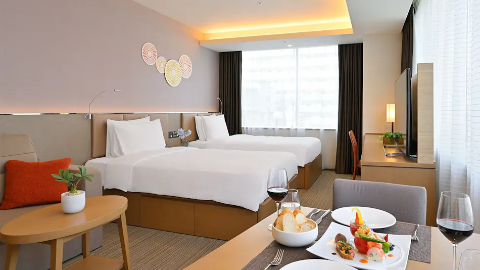 Holiday Inn and Suites Shin Osaka