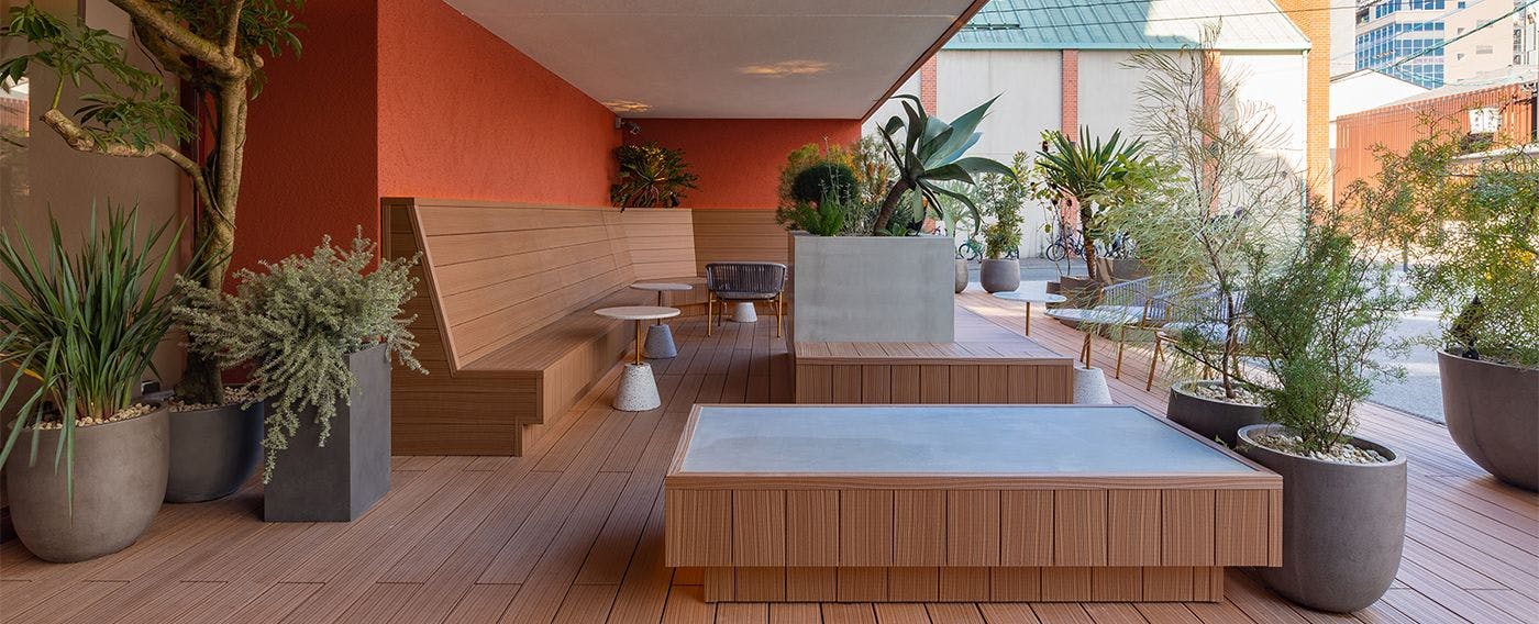 เลานจ์กลางแจ้ง