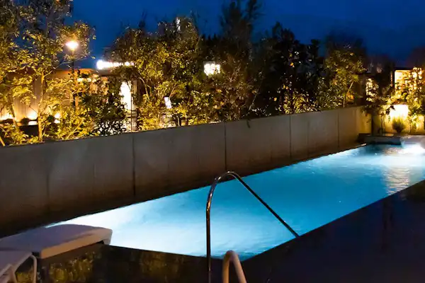 สระว่ายน้ำ