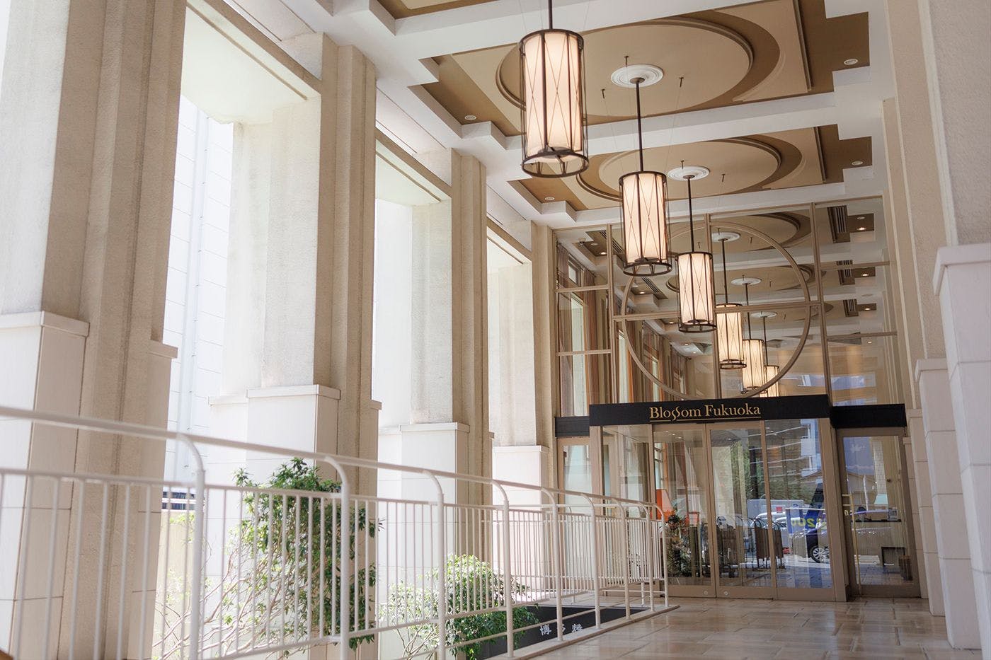 2階まで吹き抜けのエントランス