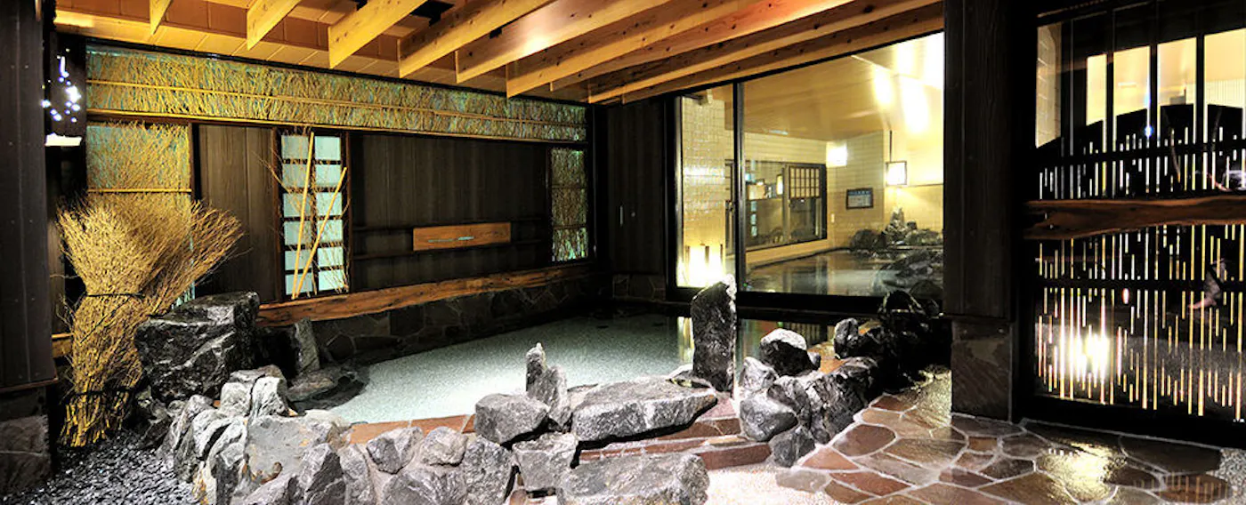 น้ำพุร้อนธรรมชาติ ชิราคาบะ โนะ ยุ